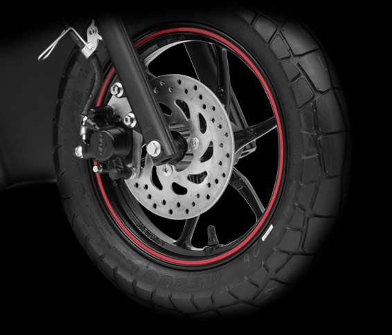 YAMAHA RAYZR STREET RALLY 125 FI BLOCK PATTERN TYRE WITH SPORTY COLOURED WHEEL STRIPES