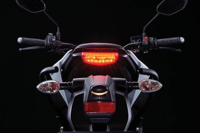 Yamaha Mt 15 Price Mileage Specs Images And Features India Yamaha Motor